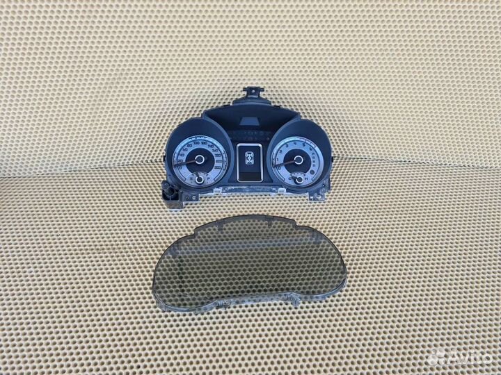 Панель приборов Mitsubishi Pajero 4