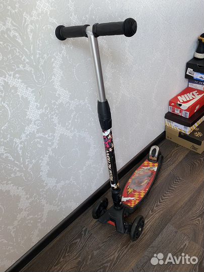 Самокат трехколесный