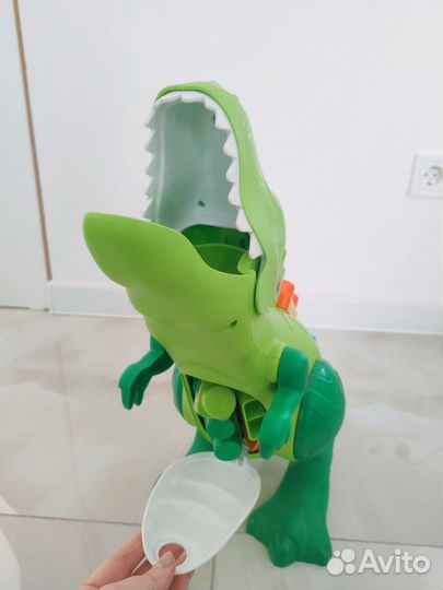 Динозавр с конструктором