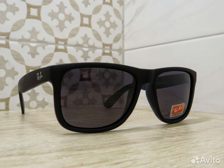 Солнцезащитные очки Ray-Ban