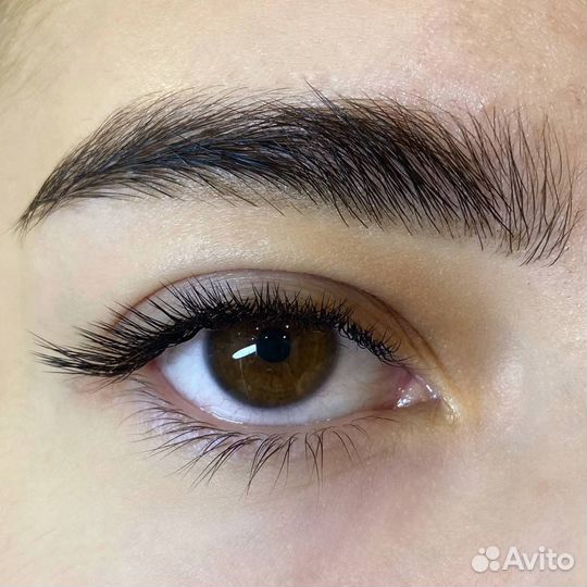 Модель на наращивание ресниц