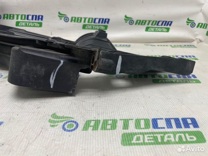 Кронштейн фары передний левый Volkswagen Golf Vi