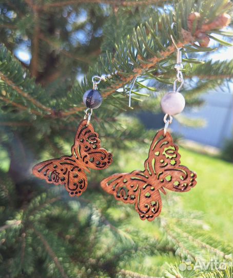 Деревянные украшения ручной работы