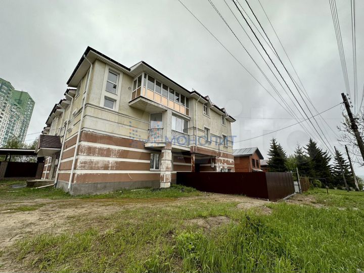 Таунхаус 304,5 м² на участке 3 сот.