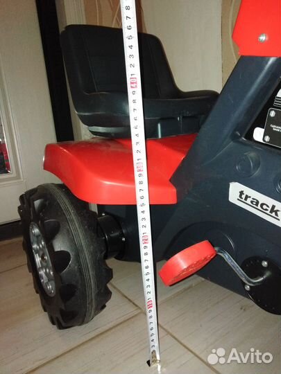 Продаётся трактор на педалях