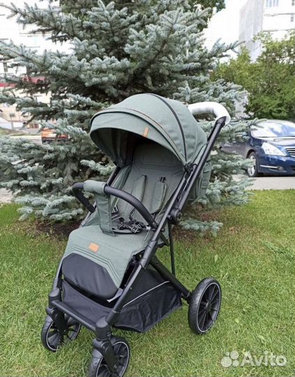 Прогулочная коляска с перекидной ручкой