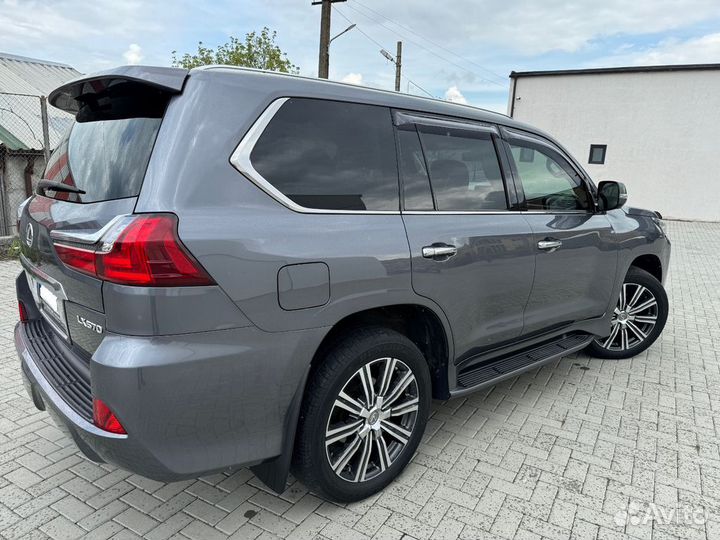 В разборе Lexus LX 570 J200