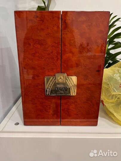 Пустая бутылка из под коньяка ной 30 лет