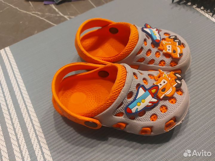 Сандали под crocs