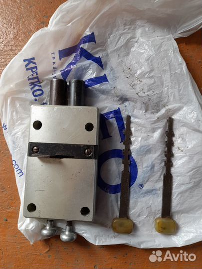 Гаражный дверной замок и внутренний замок СССР