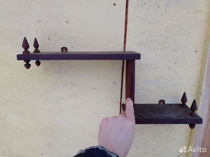 Полка из красного дерева