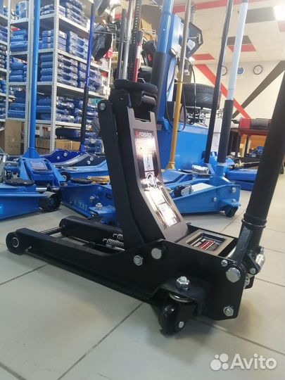 Домкрат подкатной гидравлический F-T830018