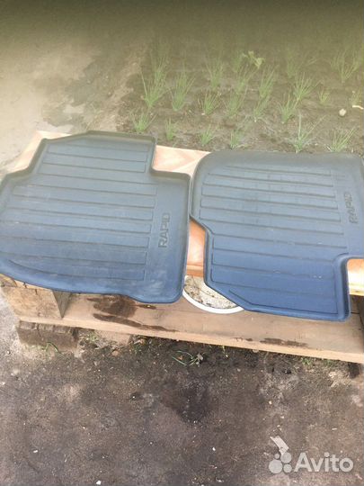 Автомобильные коврики резиновые
