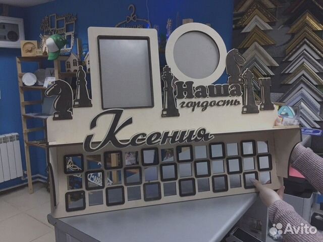 Медальница с полкой