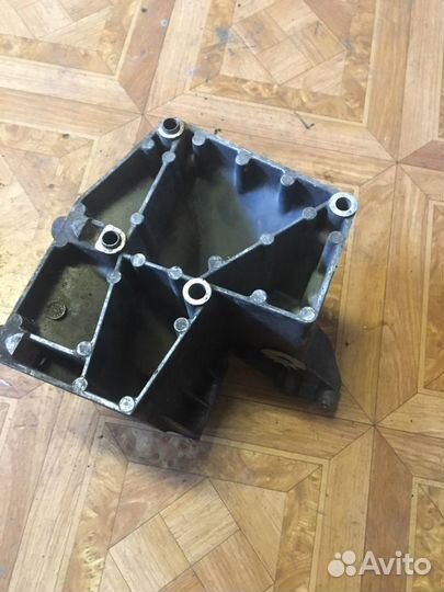 Кронштейн Гур Mercedes W124 M103