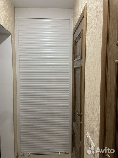 Шкаф с рольставнями на балкон на заказ