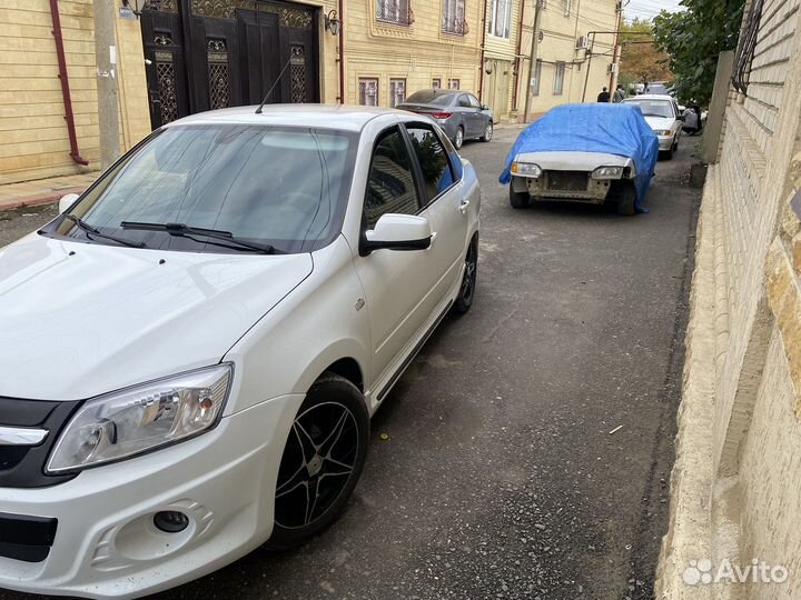 LADA Granta 1.6 МТ, 2015, 180 000 км