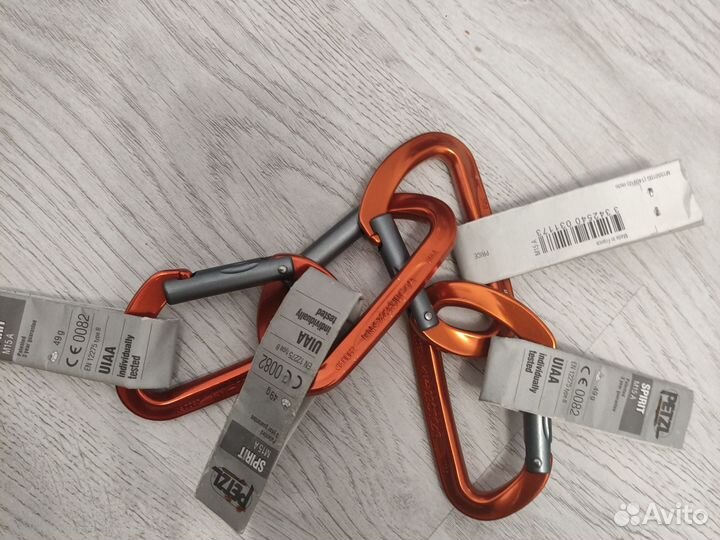 Карабин petzl
