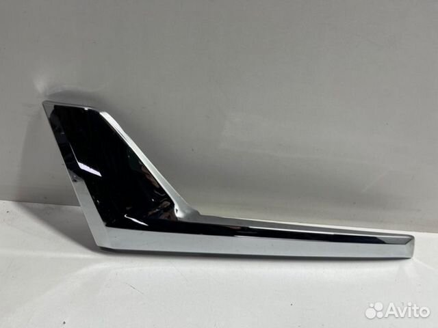 Молдинг фары передний правый Toyota Land Cruiser