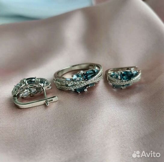Серебряные серьги и кольцо с топазом и цирконами