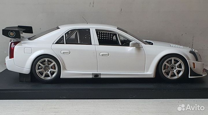 Cadillac CTS 1/18