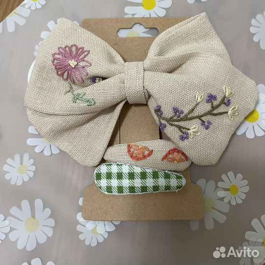 Набор бант для волос и заколки с вышивкой