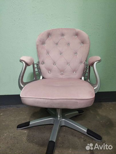 Кресло на колесиках