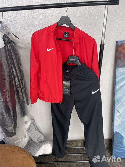 Спортивный костюм Nike новый