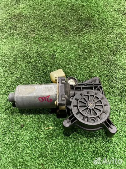 Мотор стеклоподъемника передний правый