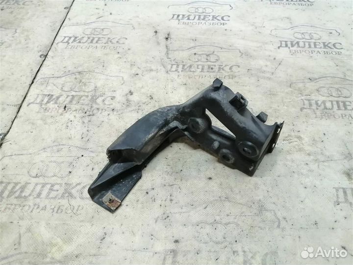 Кронштейн (сопут. товар) Audi A8 D3 4E 2004-2010