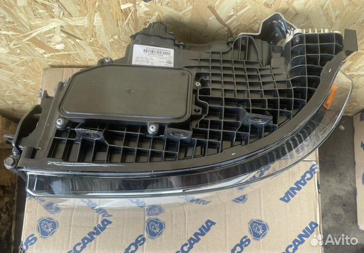 Фара головного света левая Scania 6 2023