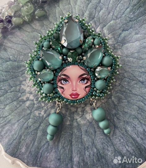 Брошь «Матрёшка» в зелёном цвете