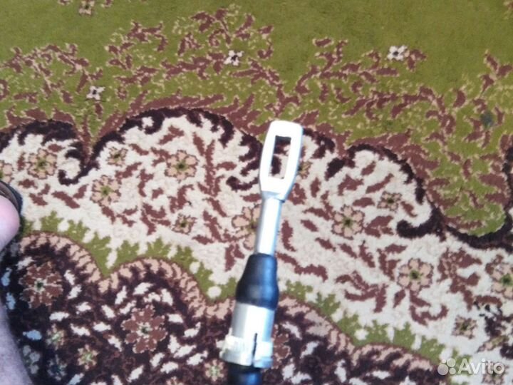 Трос привода ручного тормоза