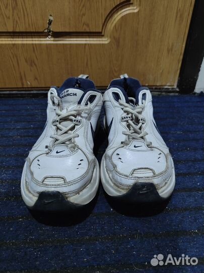 Nike Air Monarch