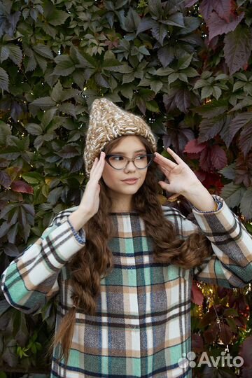 Теплая шапка из шерсти в бежевом цвете