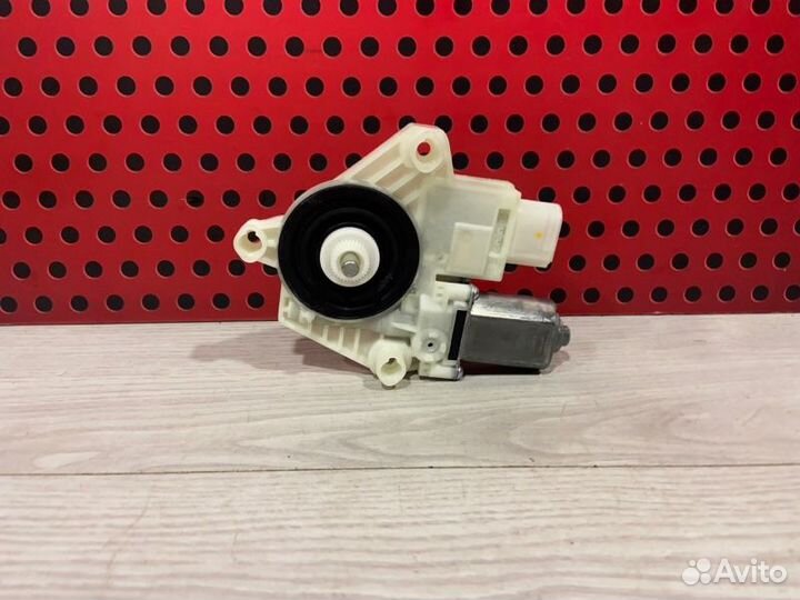 Моторчик стеклоподъемника передний левый Bmw X3