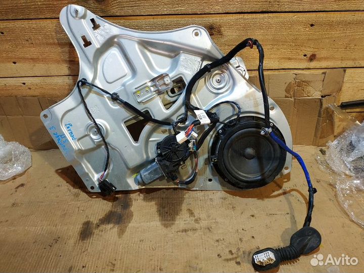 Стеклоподъемник задний правый Kia Sportage 3