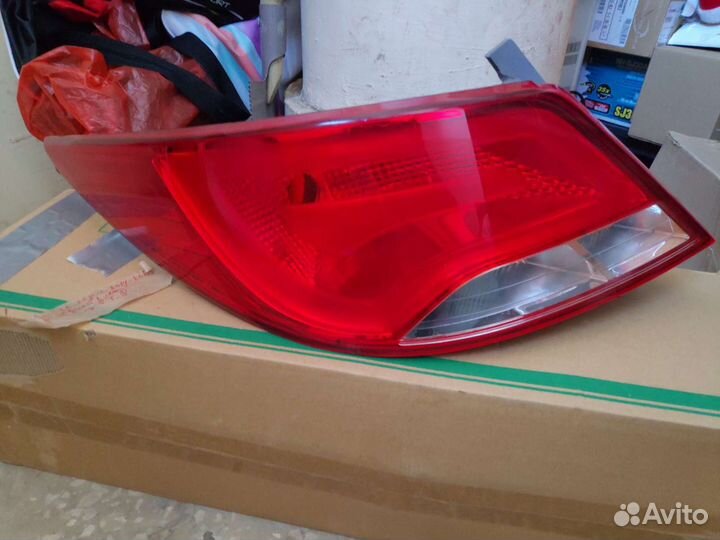 Фонари задние левый и правый на Hyundai Solaris