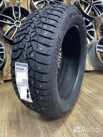 Bridgestone Blizzak Spike-02 235/45 R17 94T