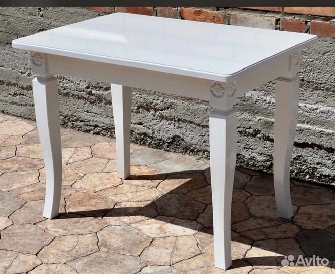 Стол и стулья