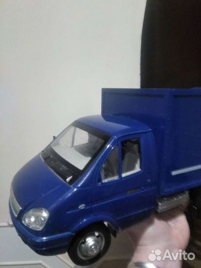 Машина игрушка 