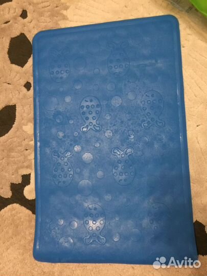 Коврик в ванную на присосках