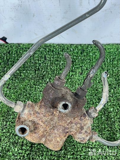 Распределитель тормозной Toyota Celica ZZT231