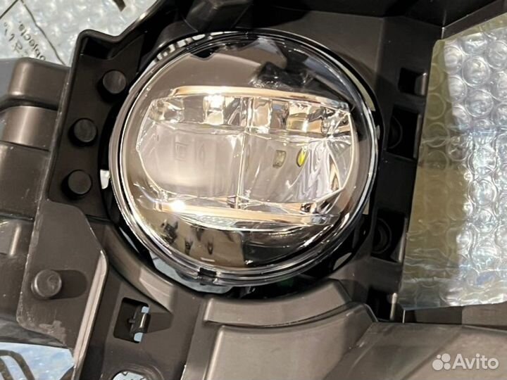 Кронштейн противотуманной фары правый Lexus