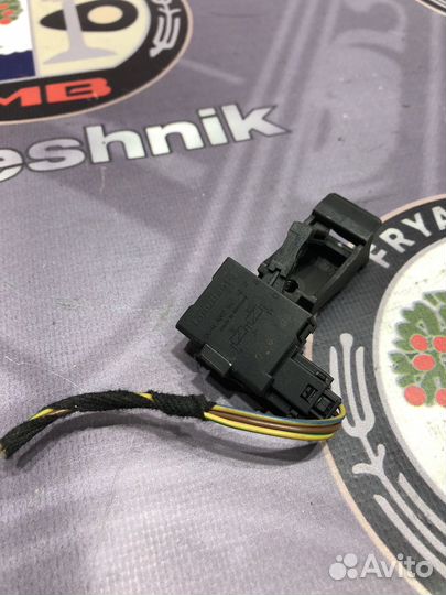 Реле замка вещевого ящика mercedes w203 w171