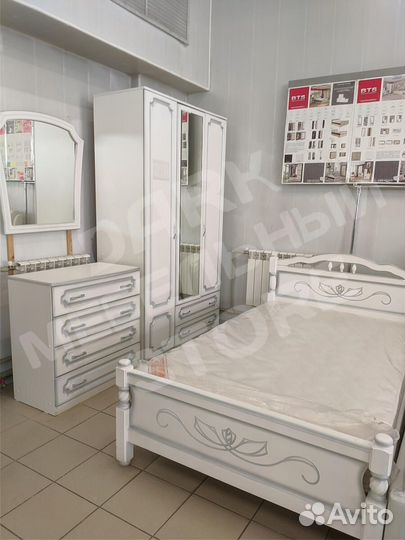 Спальный гарнитур