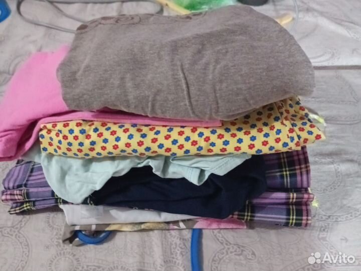 Япомогаю вещи женские и на девочку пакетом