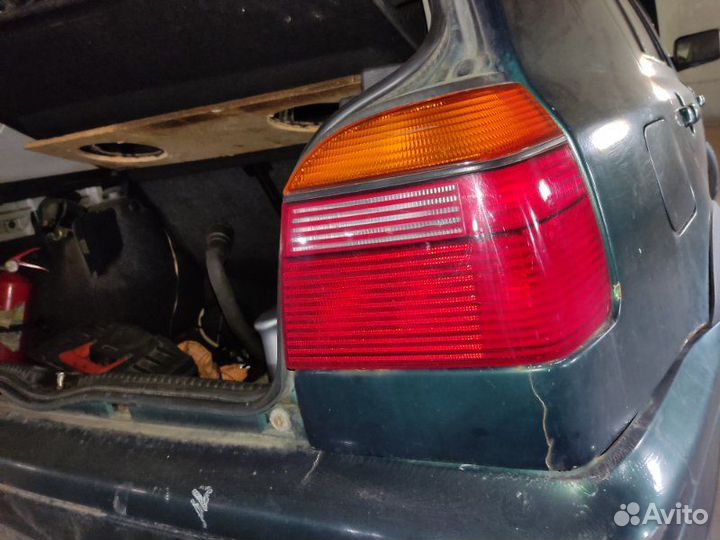Фонарь правый Volkswagen Golf 3 хэтчбек 1.6 AEE