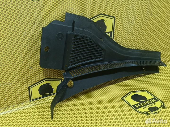 Водосток лобового стекла жабо левый Volkswagen