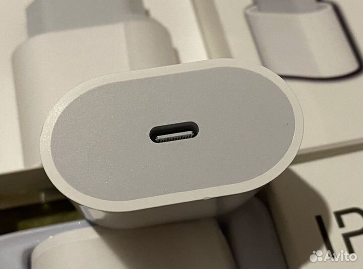 Зарядка для Айфона и андроид Новая 20W 25W